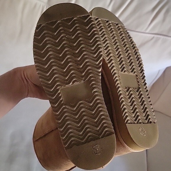 Cozie Steps Genuine Sheepskin Boots Size 6 - Picture 9 of 10